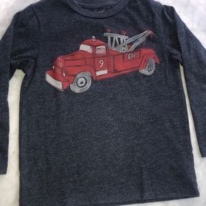 Long sleeve gap T-shirt.